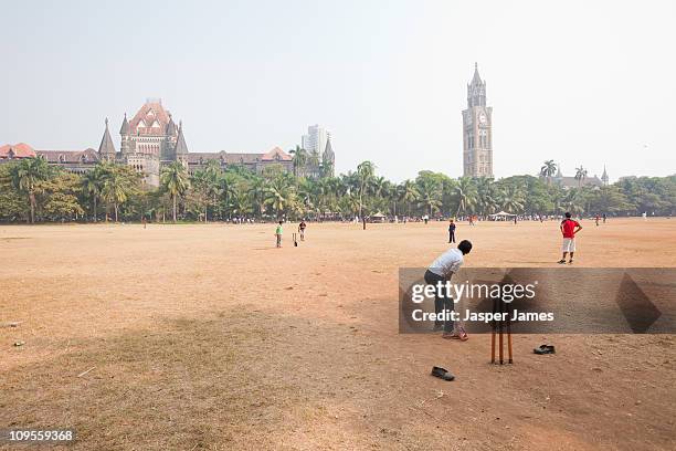 boys playing cricket at the oval in mumbai,india - piquet de cricket photos et images de collection