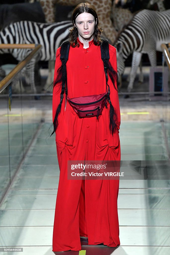 Vetements : Runway - Paris Fashion Week - Menswear F/W 2019-2020
