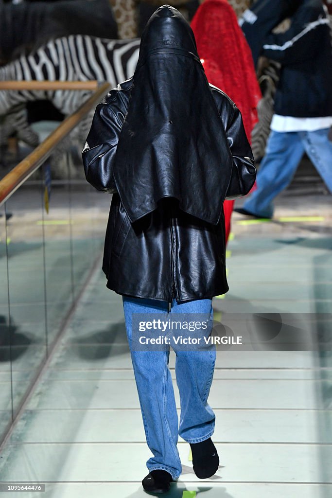 Vetements : Runway - Paris Fashion Week - Menswear F/W 2019-2020