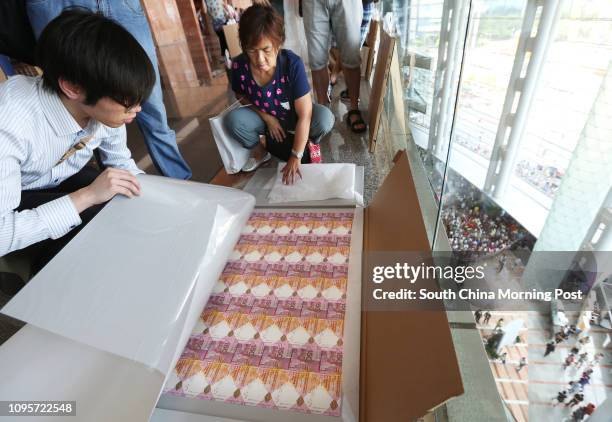 Hsbc Bank Notes Stack Banknotes Hsbc Photos and Premium High Res Pictures - Getty Images
