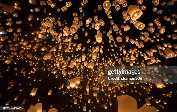 incredible view of ten thousand hot air lantern in sky - petizione foto e immagini stock