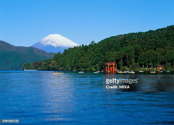 lake ashi and mount fuji, hakone, kanagawa, japan - hakone kanagawa stock pictures, royalty-free photos & images