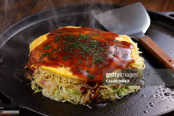 okonomiyaki hiroshima style - okonomiyaki stock pictures, royalty-free photos & images