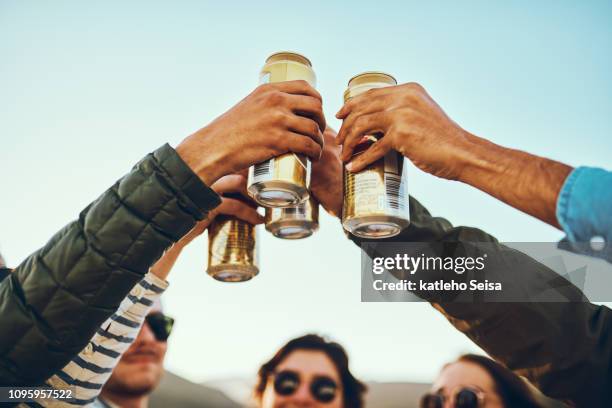 prost! - men friends beer outside stock-fotos und bilder