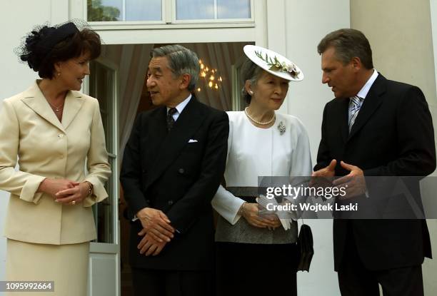 Royal visit of the Japanese Emperor Akihito with Empress Michiko to Warsaw; they were greeted by President Aleksander Kwasniewski with wife Jolanta,...