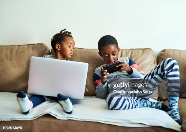 when they're online, they're entertained - africa game stock pictures, royalty-free photos & images