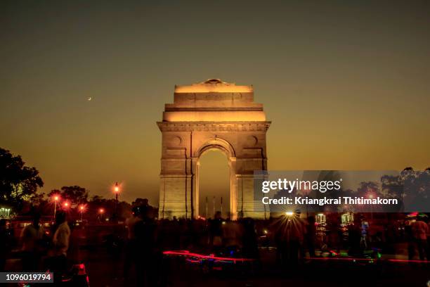 the india gate at night time. - india gate delhi stock pictures, royalty-free photos & images