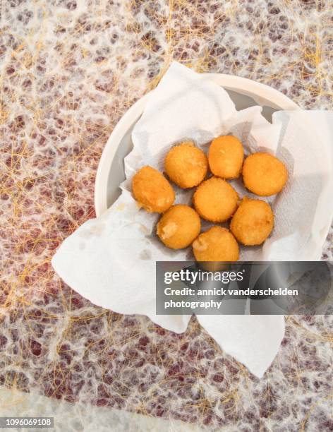 deep-fried shrimp croquettes - kroket stockfoto's en -beelden