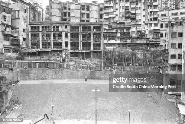 Wall in danger of collapsing and the endangered buildings in Hollywood Road. 30AUG77