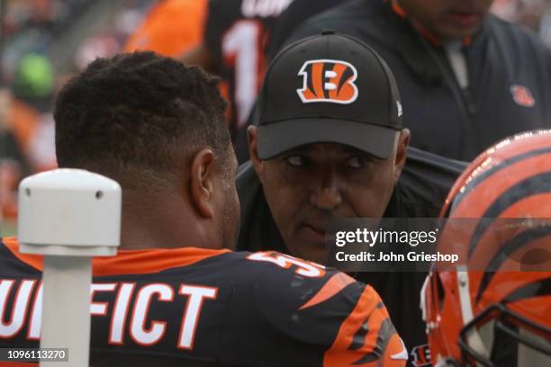 Head Coach Marvin Lewis of the Cincinnati Bengals talks to Vontaze Burfict during their game against the Cleveland Browns at Paul Brown Stadium on...