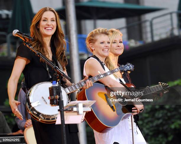 Emily Robison, Natalie Maines and Martie Maguire of the Dixie Chicks