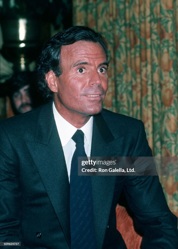 Julio Iglesias in Concert in Atlantic City - December 12, 1985