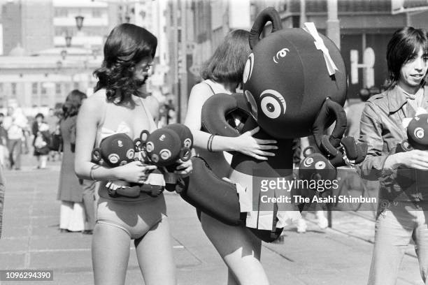 Models promote Dakko-Chan dolls 20th anniversary at Ginza district on March 9, 1975 in Tokyo, Japan.