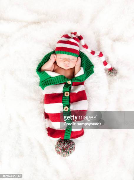 weihnachten-neugeborene - baby christmas stock-fotos und bilder