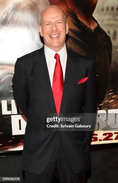 Bruce Willis during "Live Free or Die Hard" New York City Primiere - Arrivals at Radio City Music Hall at 1260 Avenue of the Americas in New York...