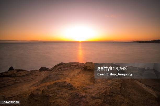 beautiful sunset at half moon bay, melbourne, australia. - roccia foto e immagini stock