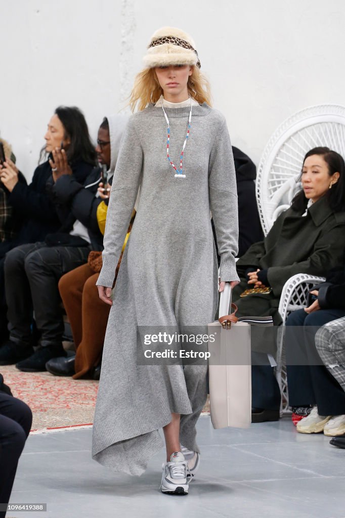 Sacai : Runway - Paris Fashion Week - Menswear F/W 2019-2020