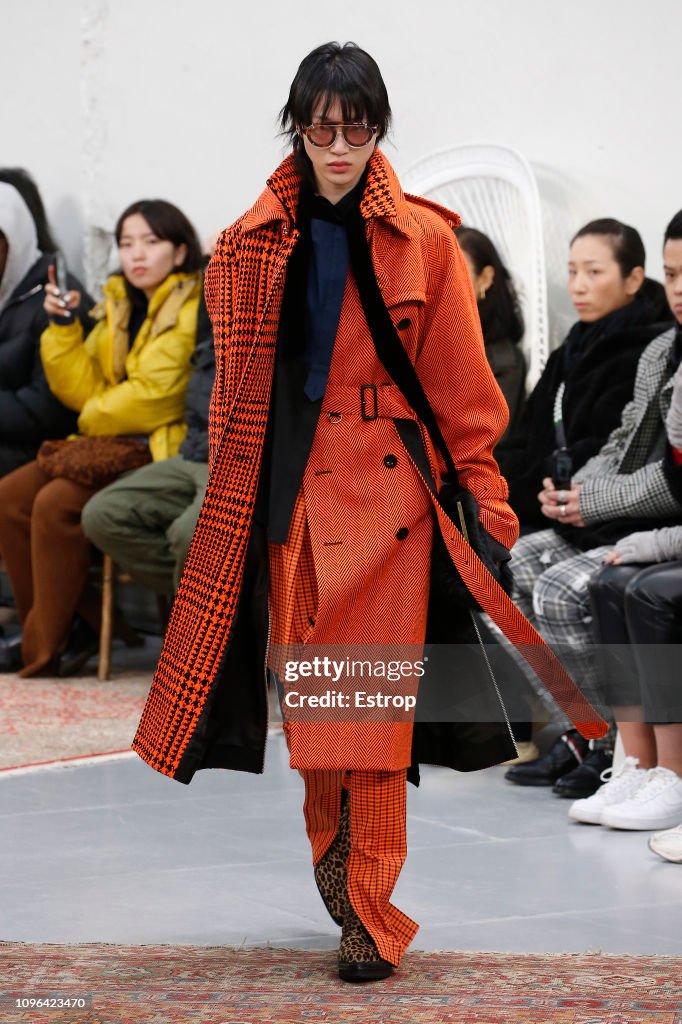 Sacai : Runway - Paris Fashion Week - Menswear F/W 2019-2020