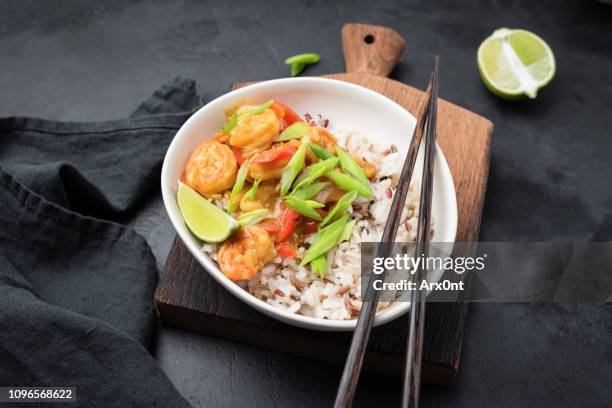 shrimps and rice, asian food - teppanyaki stock-fotos und bilder