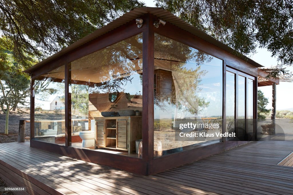 Empty amazing luxury vacation cabin in the bush country