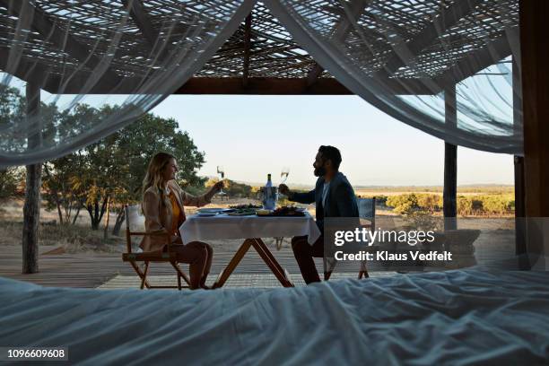 couple having private romantic dinner in luxury cabin - diner amoureux photos et images de collection