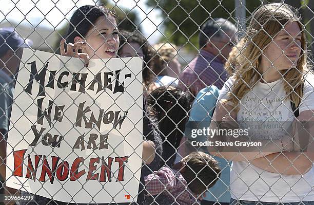 Supporters of Michael Jackson sit outside the Santa Barbara County Courthouse in Santa Maria June 6 2005. Jurors began their first full day of...