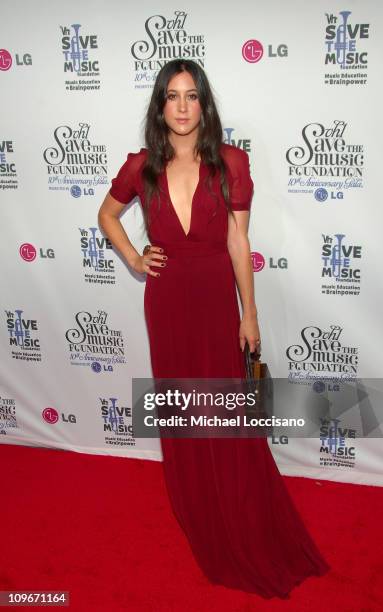 Musician Vanessa Carlton arrives at VH1's Save The Music 10th Anniversary Gala at The Tent at Lincoln Center on September 20, 2007 in New York City.