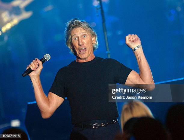 Musician Roger Waters performs at the VH1 Save The Music 10th Anniversary Gala at The Tent at Lincoln Center on September 20, 2007 in New York City.