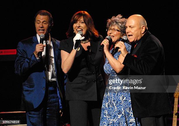 Alan Paul, Cheryl Bentyne, Janis Siegel and Tim Hauser of The Manhattan Transfer