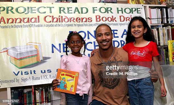 Kyra Hannah, Brian White and Susana Torres. Brian White visits Century Park Elementary in Inglewood, California on April 19, 2007.