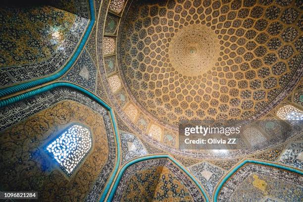 domed hall of sheikh lotfollah mosque, isfahan,  iran - esfahan stock pictures, royalty-free photos & images