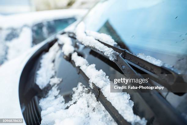 snow on windshield - windshield wiper stock pictures, royalty-free photos & images