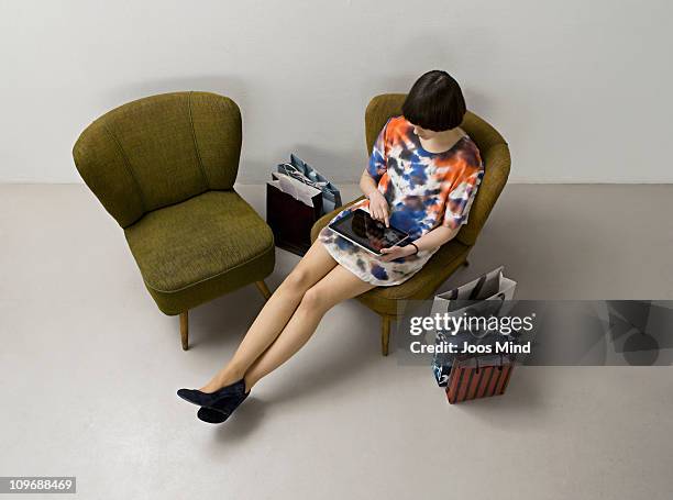 53,677 女性 座る 俯瞰 Stock Photos, High-Res Pictures, and Images - Getty Images