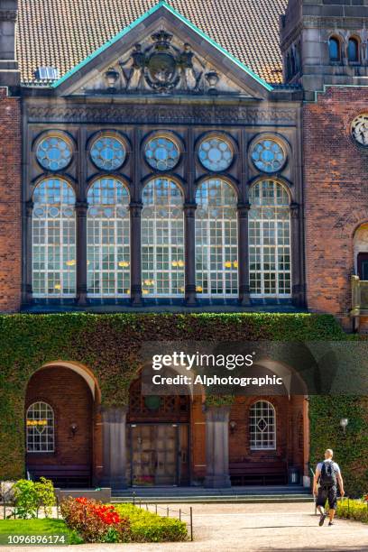 de oude koninklijke bibliotheek in kopenhagen - koninklijke bibliotheek kopenhagen stockfoto's en -beelden
