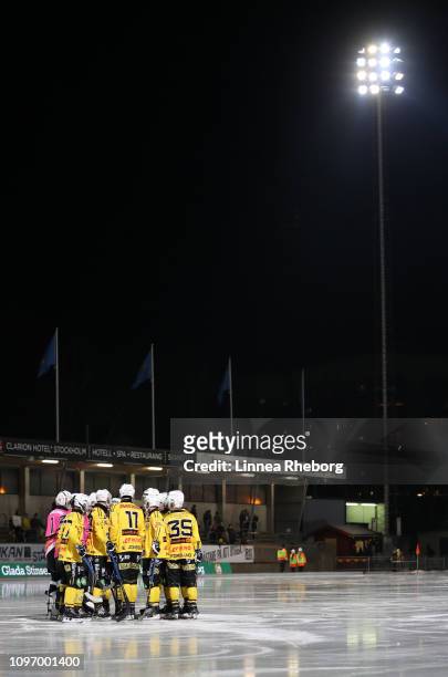 Players of Broberg/Soderhamn Bandy huddle prior to the Elitserien bandy match between Hammarby Bandy and Broberg/Soderhamn Bandy at Zinkensdamms IP...