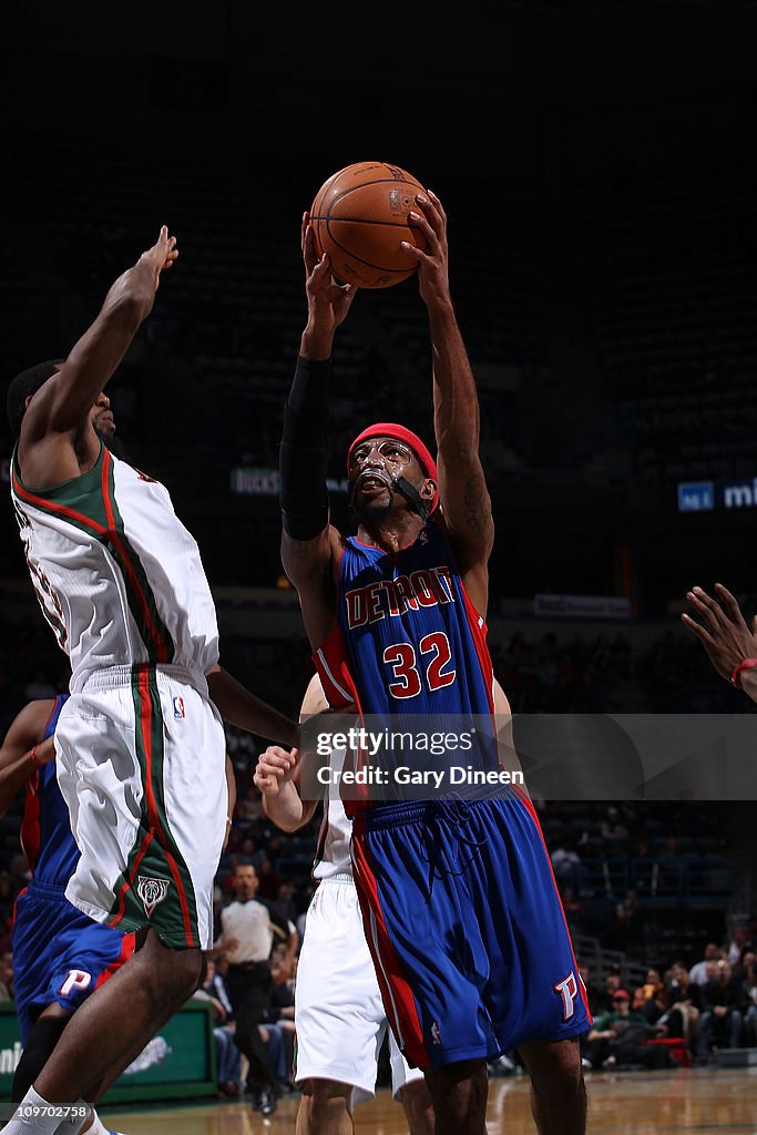 Detroit Pistons v Milwaukee Bucks