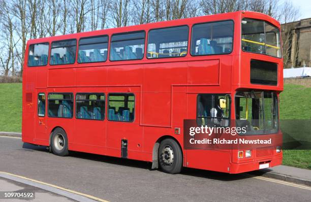 empty red bus - autobus stock pictures, royalty-free photos & images