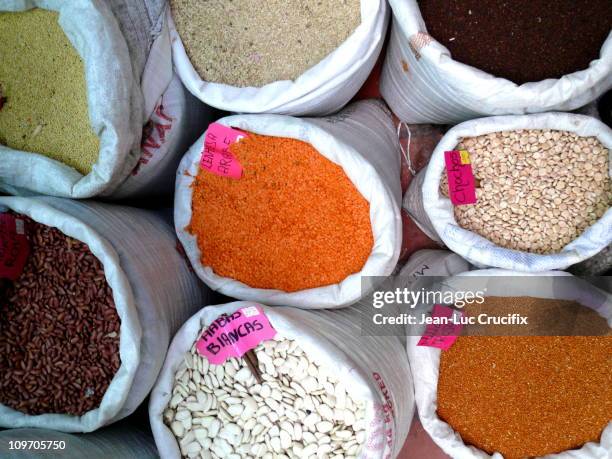 rice and beans - arroz comida básica fotografías e imágenes de stock