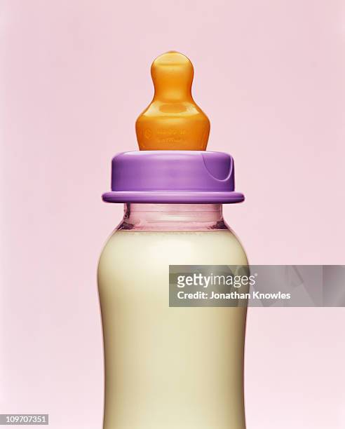 baby milk bottle - formula 1 個照片及圖片檔