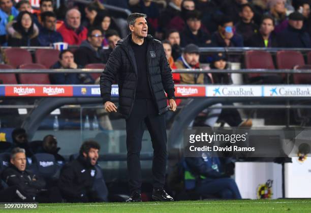 Mauricio Pellegrino manager of Leganes gives his team instructions during the La Liga match between FC Barcelona and CD Leganes at Camp Nou on...