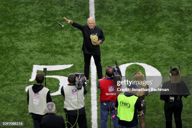 Musician Jimmy Buffett sings the national anthem prior to the NFC Championship game between the Los Angeles Rams and the New Orleans Saints at the...