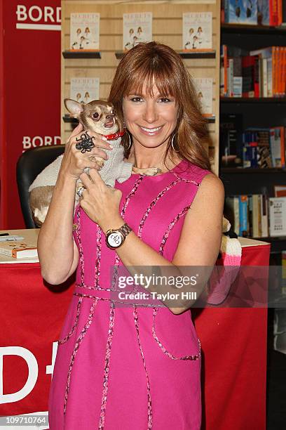 Jill Zarin & Lisa Wexler Sign Copies Of "Secrets Of A Jewish Mother"..., Nachrichtenfoto