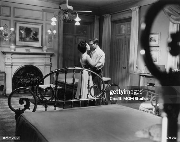 American actor Paul Newman and British-born actress Elizabeth Taylor star in the MGM film 'Cat on a Hot Tin Roof', 1958.