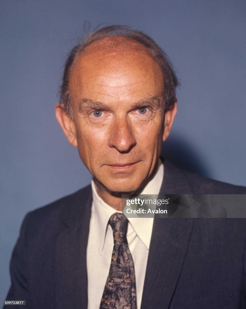 Strawson Professor Sir Peter Strawson Professor of Metaphysical Philosphy at ...
