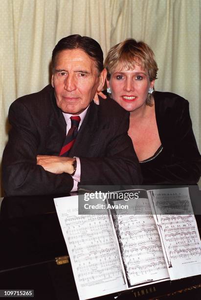 Mad' Frankie Fraser, Former British Gangster with girlfriend MARILYN WISBEYAt a press conference to launch his show 'An Evening with 'Mad' Frankie...