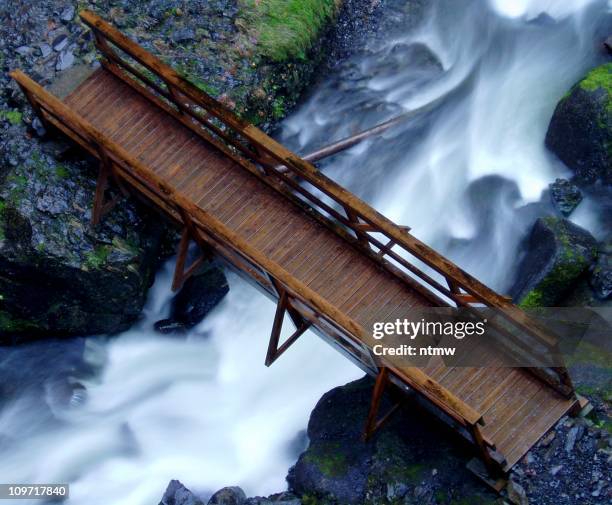 ponte sobre catarata elowah - columbia gorge - fotografias e filmes do acervo