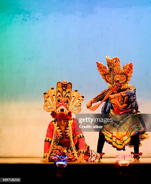 máscara de baile tradicional de sri lanka - mask dance fotografías e imágenes de stock