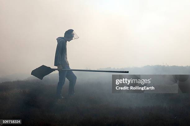 bush fire fighter - california wildfires stock-fotos und bilder