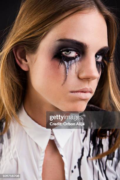 fotos e imágenes de Emo Eye Makeup emo para halloween fotos e imágenes de Emo Eye Makeup