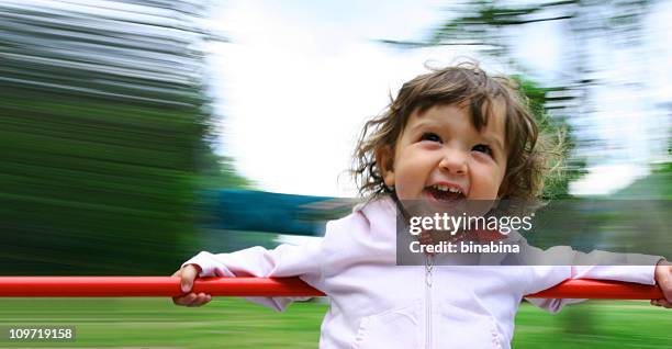 baby auf der merry-go-round - karussell stock-fotos und bilder